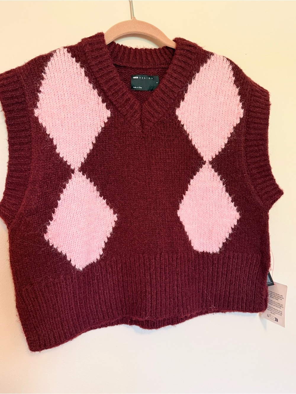 & Other Stories Burgundy V-Neck Argyle Sweater Vest with Pink Diamonds